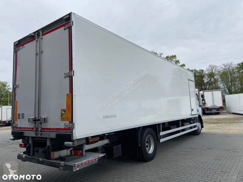 شاحنة Renault  D 18 280 CHŁODNIA CARRIER SUPRA...