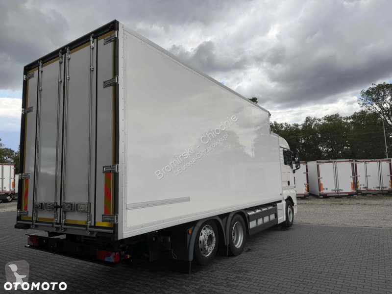 شاحنة MAN 26.500 CHŁODNIA THERMO KING OŚ SKRĘTNA