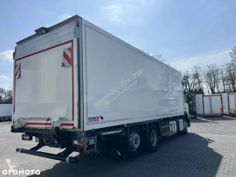 شاحنة Volvo VOLVO  450 CHŁODNIA SCHMITZ CARRIER...