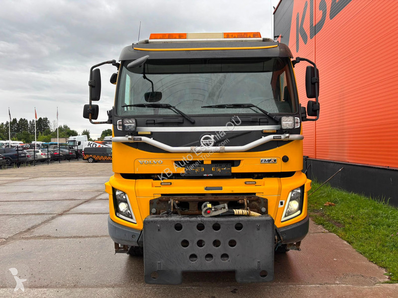شاحنة Volvo 540 8x4*4 BOX L=6271 mm