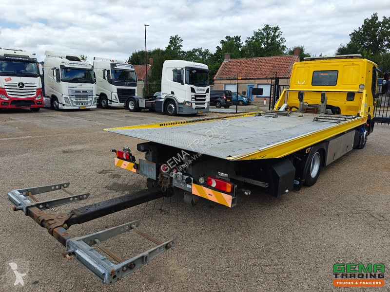 شاحنة Iveco EuroCargo 120-220L 4x2 Half Sleeper...