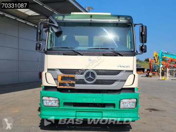 Camion cisterna Mercedes