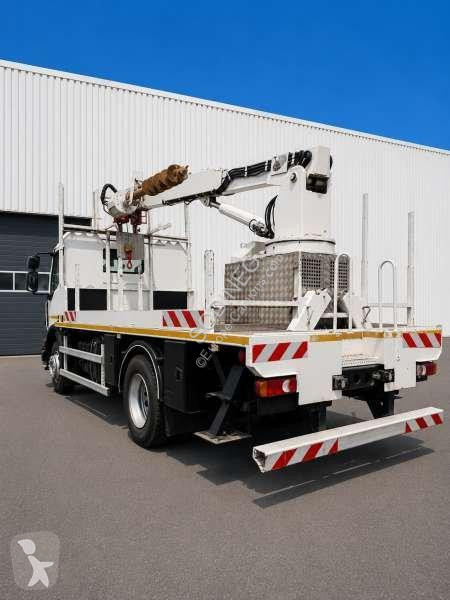 شاحنة Renault D13 + UE DE FORAGE