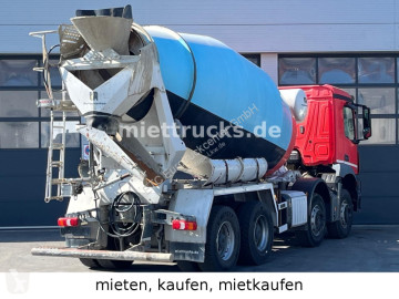 Kamión betonárske zariadenie domiešavač Mercedes