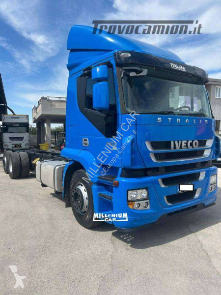 شاحنة Iveco 260S42 PASSO 6050 M9,60 SPONDA