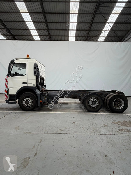 شاحنة Volvo 300 6x2
