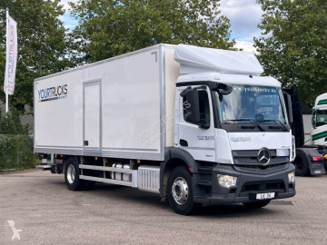 شاحنة عربة مقفلة Mercedes
