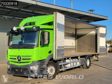 شاحنة عربة مقفلة Mercedes