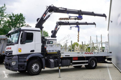 Camion foreuse Mercedes