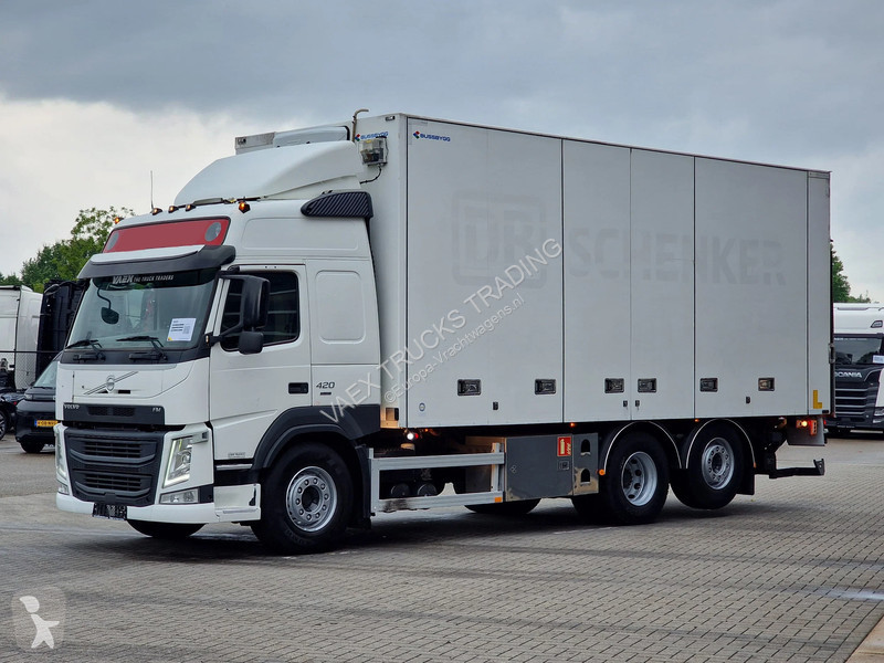 Kamion Volvo 420 Globetrotter 6x2 - Box with...