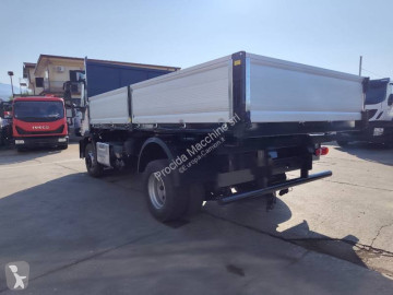 Camión trilateral Iveco