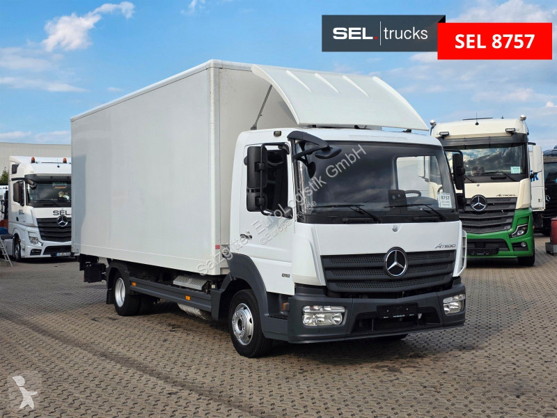 Vrachtwagen Mercedes 818 | 3 Sitzen | Ladebordwand