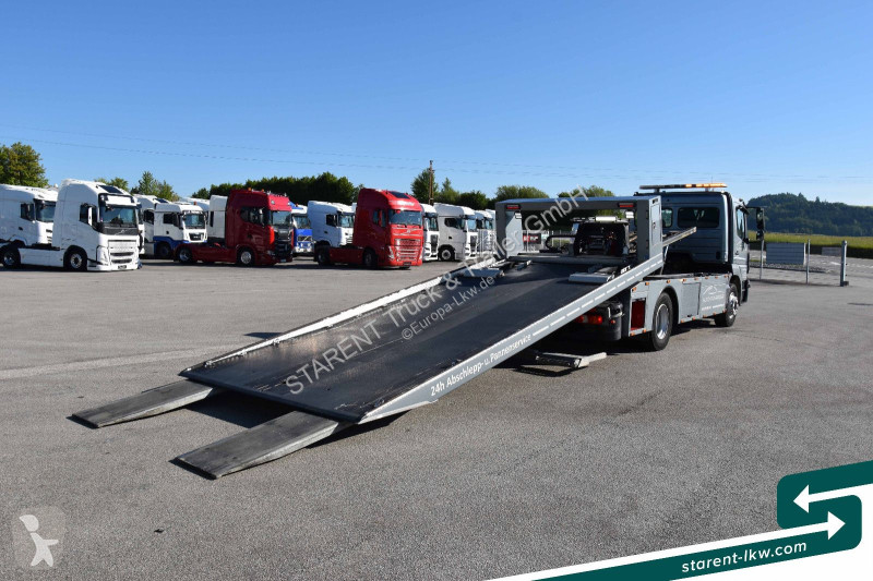 Camion Mercedes 1330L 4x2 Abschleppwagen...