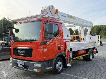 Vrachtwagen hoogwerker MAN
