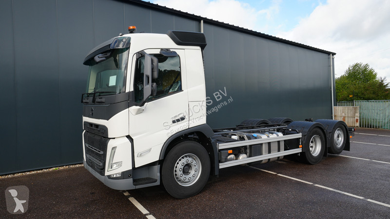 Camión Volvo 500 6X2 New Chassis truck RHD