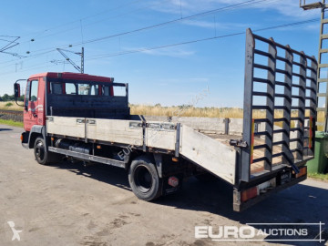 Vrachtwagen platte bak MAN