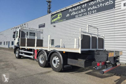 Camion plateau ridelles Renault