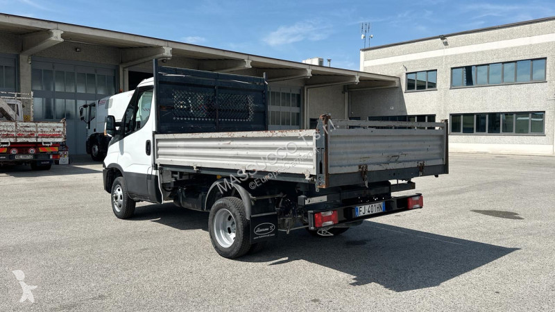 Camión Iveco DAILY 35-140 4x2