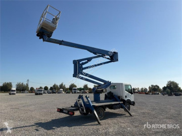 Camion nacelle Nissan