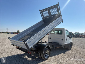 Camión volquete Iveco