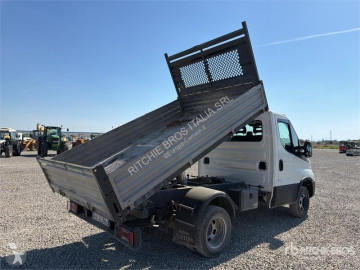Con volquete Iveco