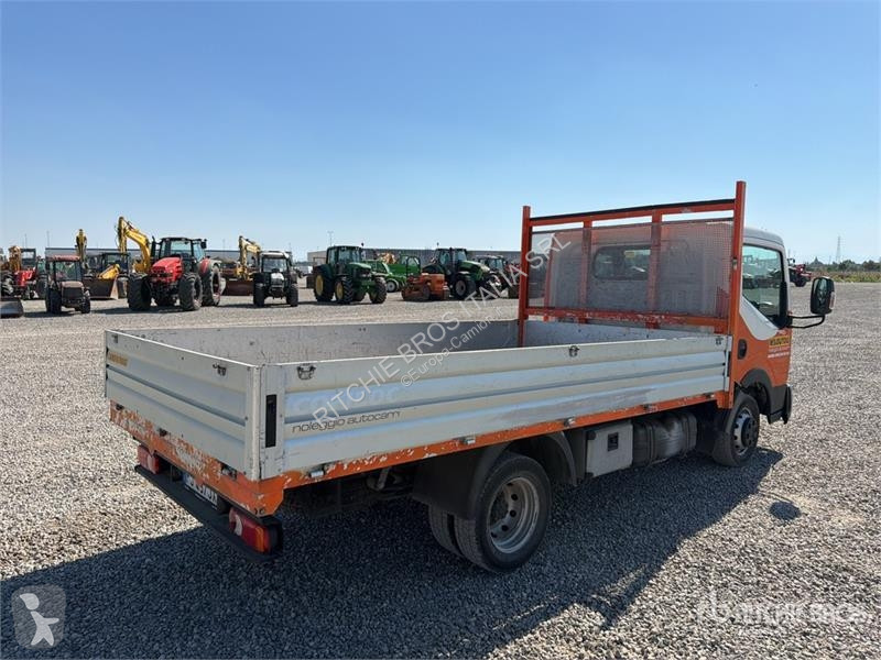 Furgoneta Nissan Flatbed Truck