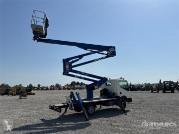 Camión plataforma elevadora Nissan