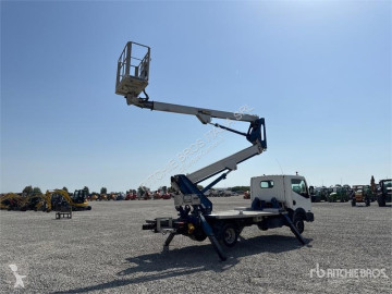Camión plataforma elevadora Nissan