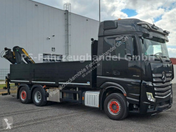 Camión grúa caja abierta Mercedes