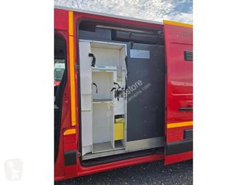 Krytý nákladní vůz se skříňovou karosérií střední Renault