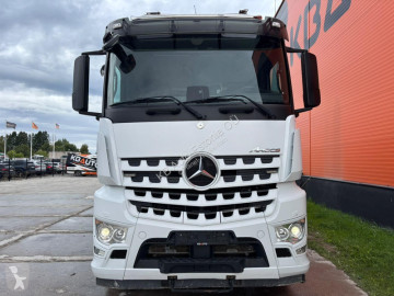 Camión volquete Mercedes