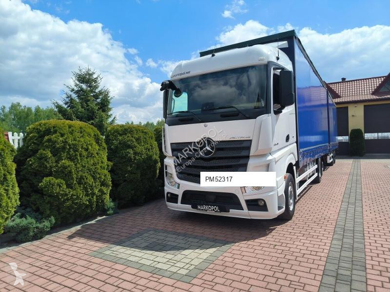 Kamion Mercedes Firanka
