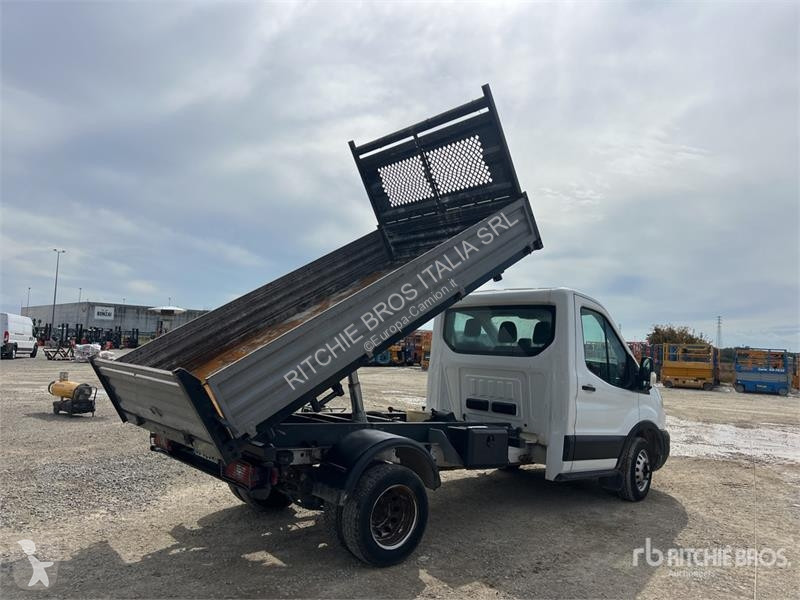 Camión Ford 350-130 S/A Dump Truck