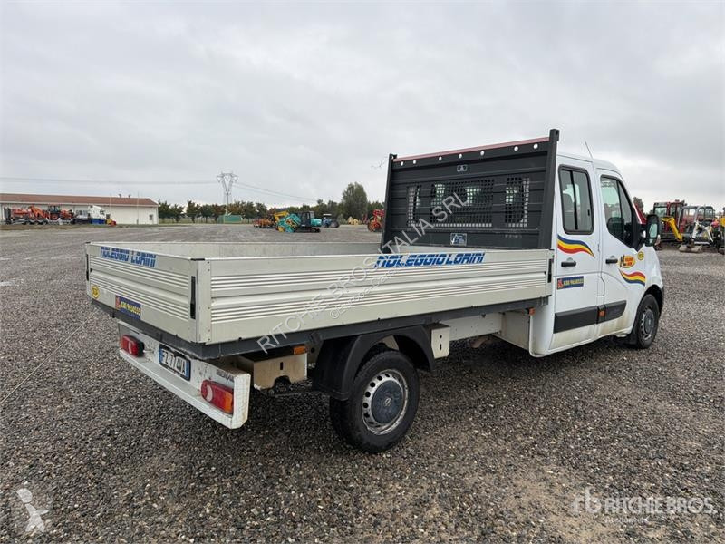 Kamion Opel Crew Cab Flatbed Truck