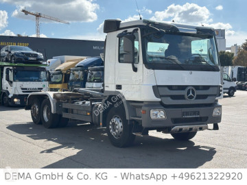 Mercedes skip truck