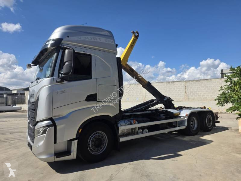 Iveco 480 truck