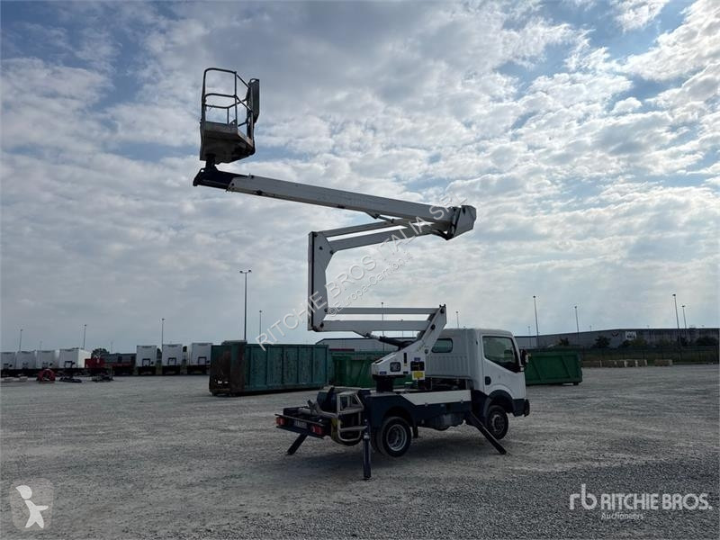 Camión Nissan P200A 17.8 m on Nissan Bucket Truck