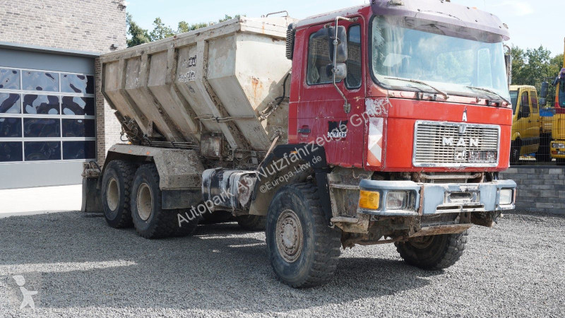 Camión MAN 24.362 DFAK 6x6 Allrad Kalkstreuer