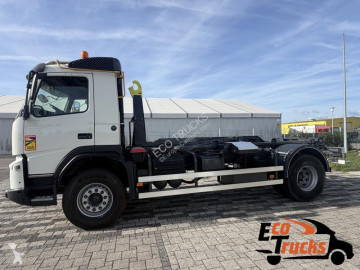 Volvo billenőplató teherautó