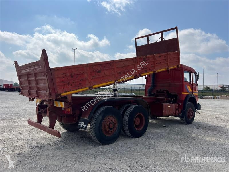 Camion Iveco Unic 6x2 T/A Dump Truck
