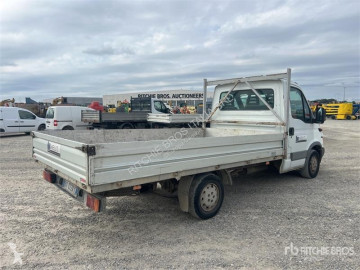 Camion platformă Iveco