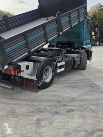 Camión volquete Iveco