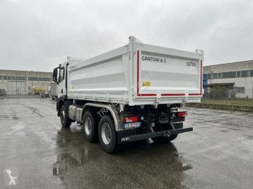 Camión volquete Iveco nuevo