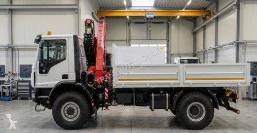 Camión plataforma caja abierta Iveco nuevo
