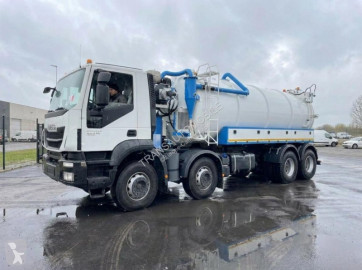 Camion-cisternă Iveco nou