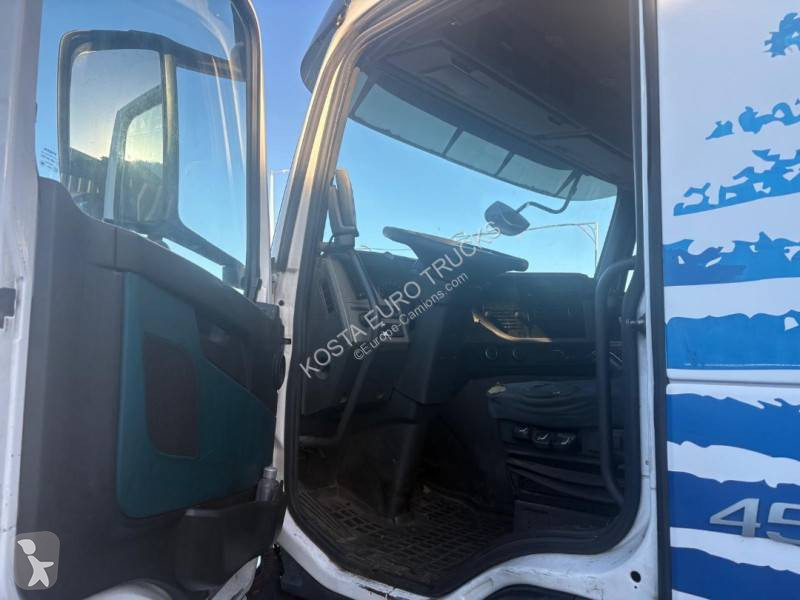 Engin de voirie Volvo 450