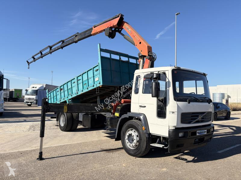 Volvo 220 truck