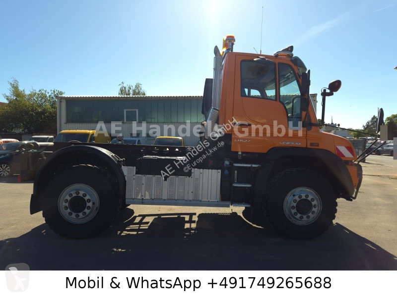 Грузовик Unimog...