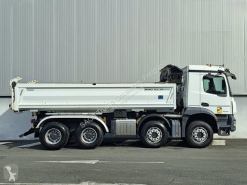 Vrachtwagen tweezijdige kipper Mercedes