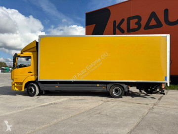 Vrachtwagen bakwagen Mercedes